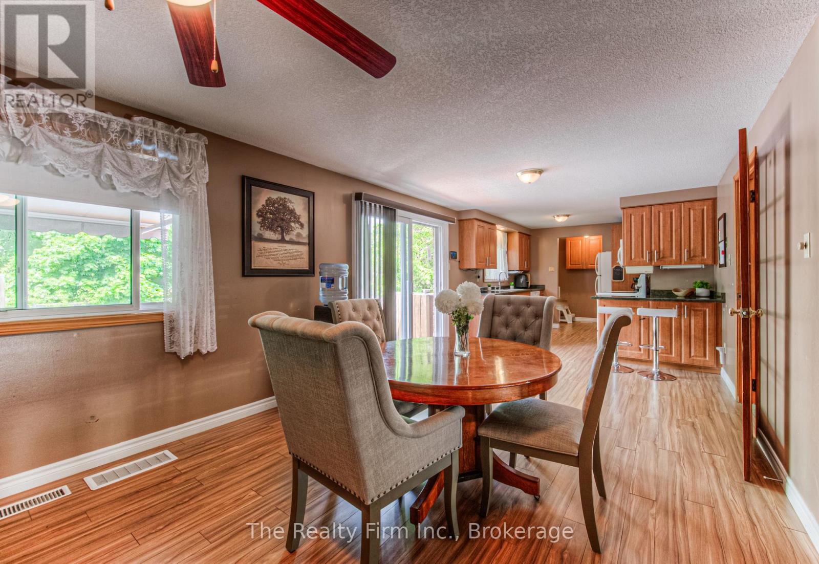 82 Roseneath Crescent Property Photo 8