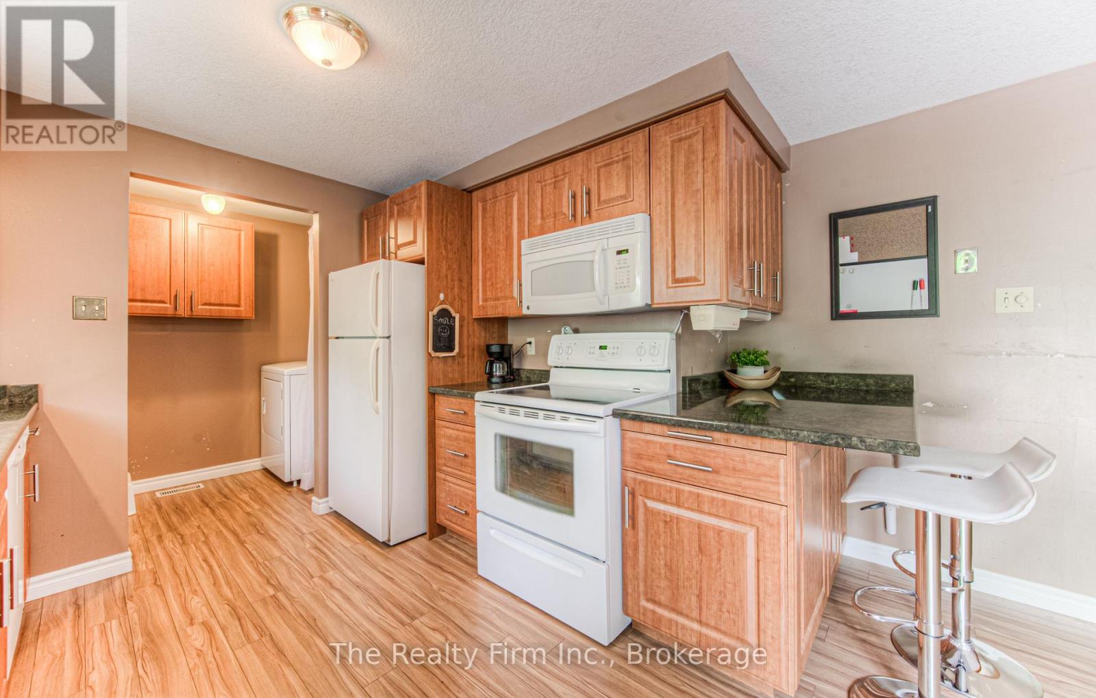 82 Roseneath Crescent Property Photo 12