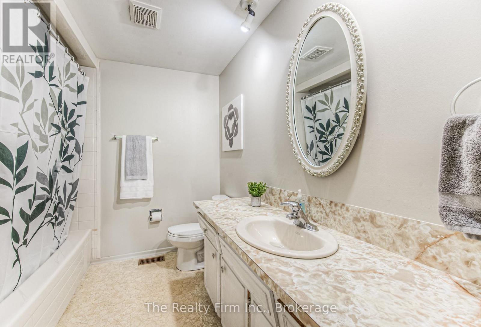 82 Roseneath Crescent Property Photo 18