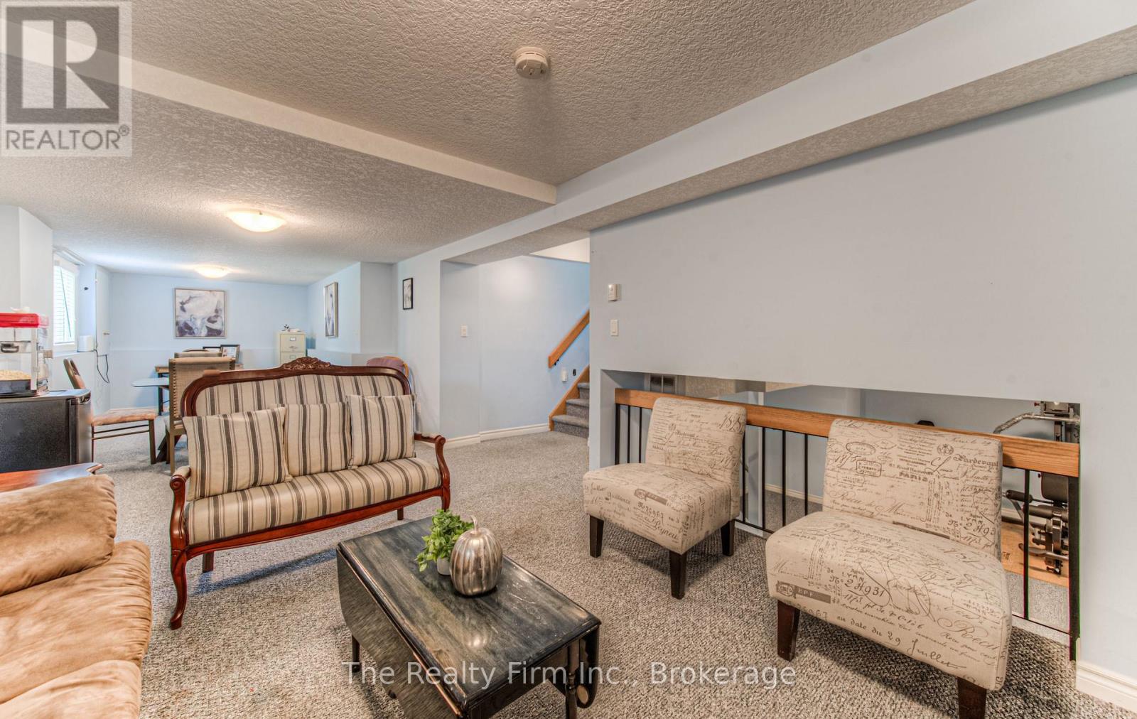 82 Roseneath Crescent Property Photo 23