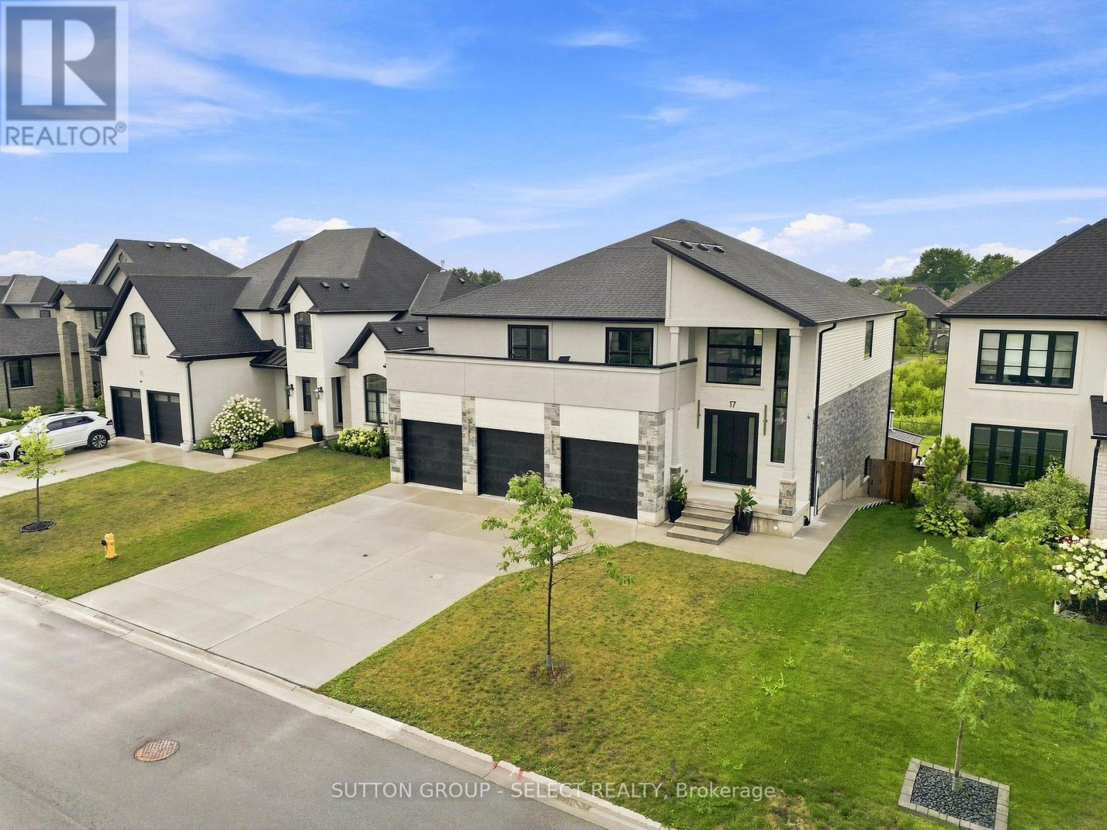 17 Arrowwood Path Property Photo 2