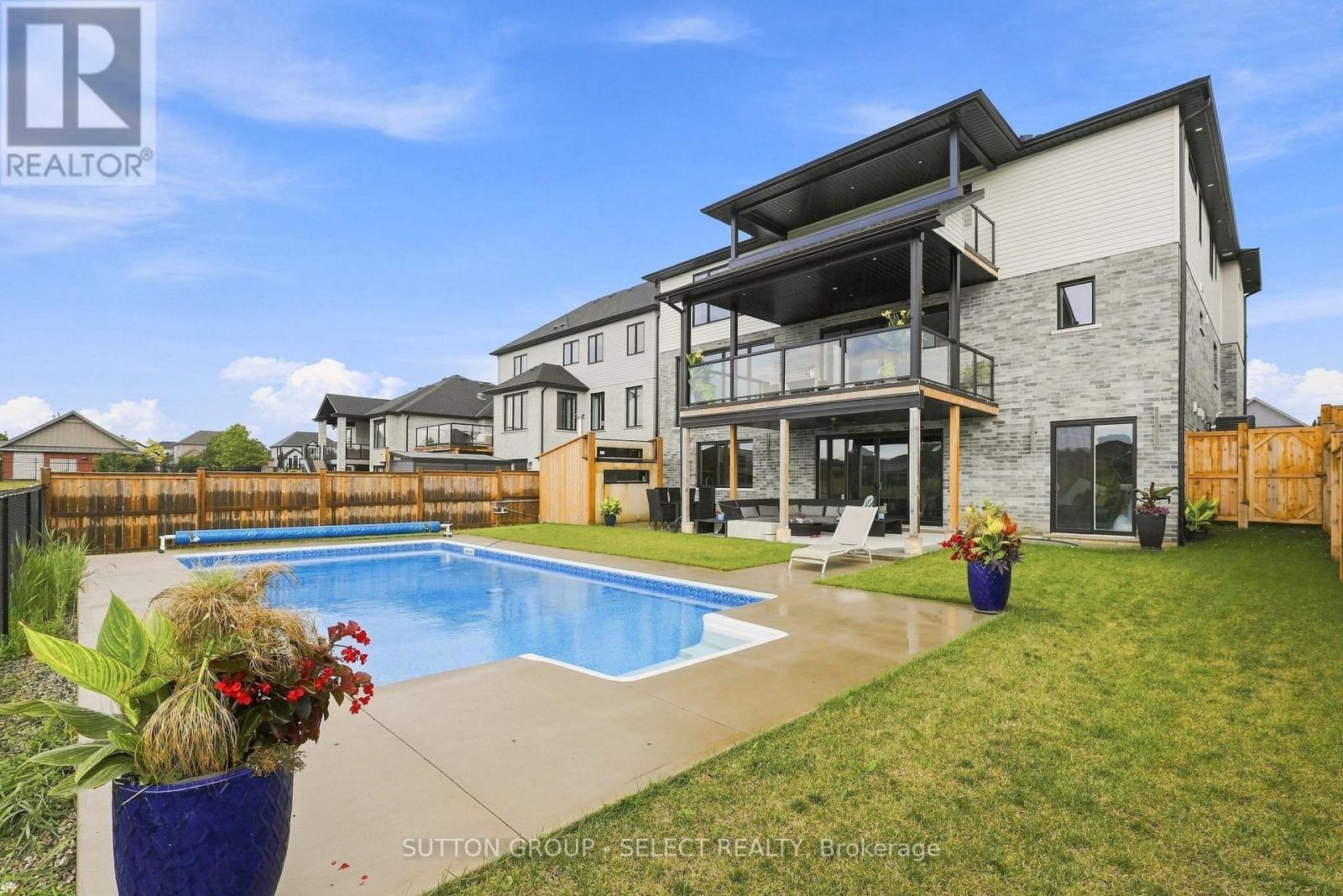 17 Arrowwood Path Property Photo 4