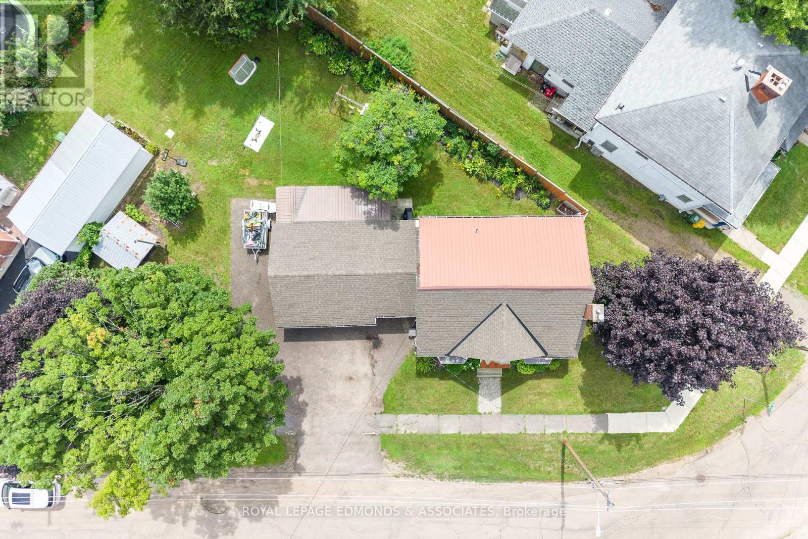 734 Front Street Property Photo 4