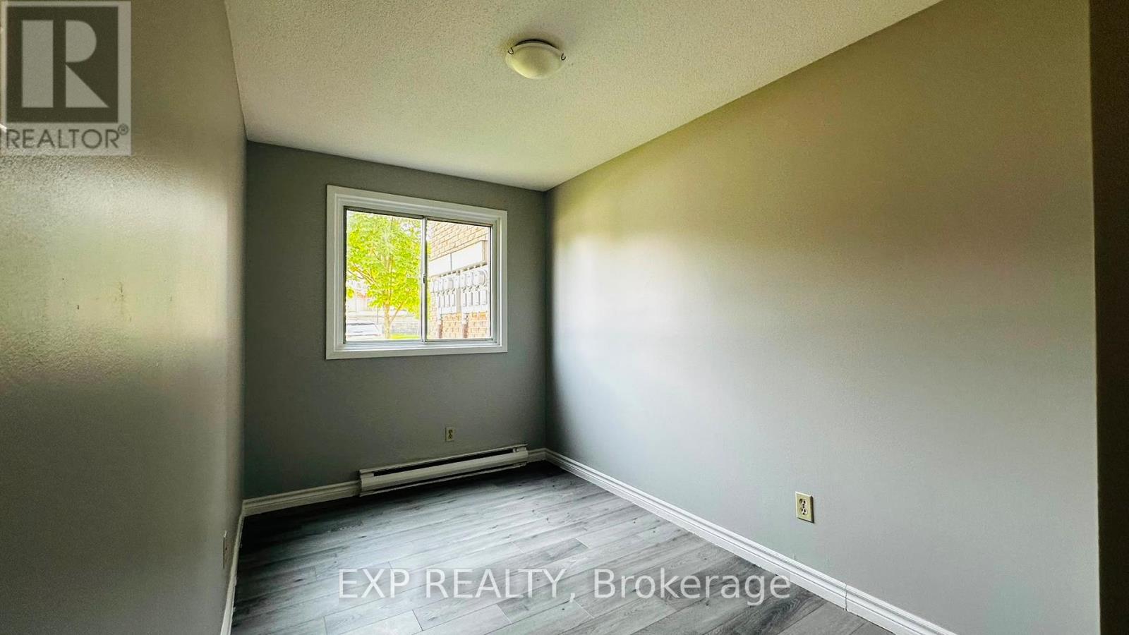 9 - 1200 Courtland Avenue E Property Photo 10