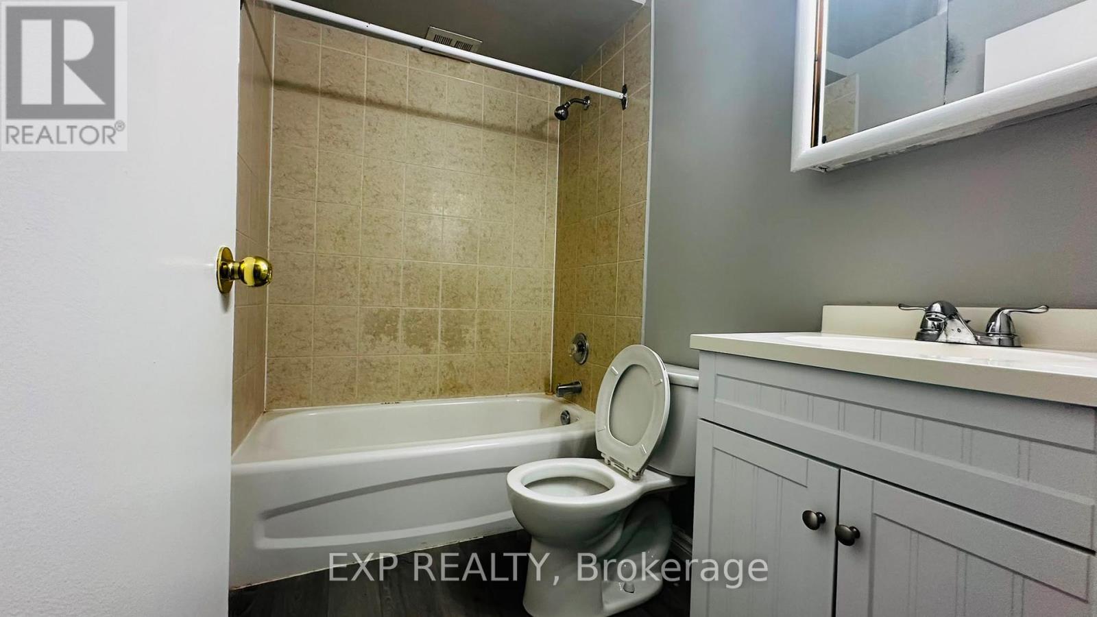 9 - 1200 Courtland Avenue E Property Photo 14