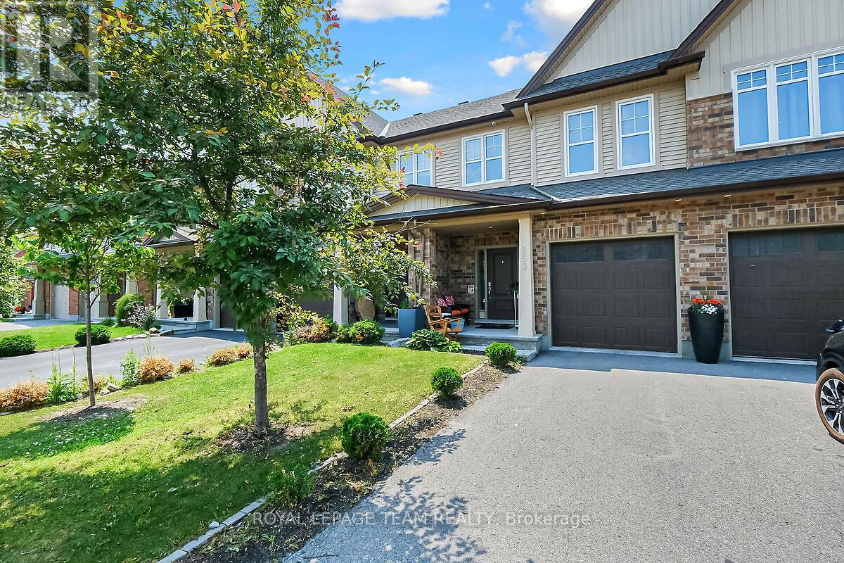 253 FERGUS CRESCENT