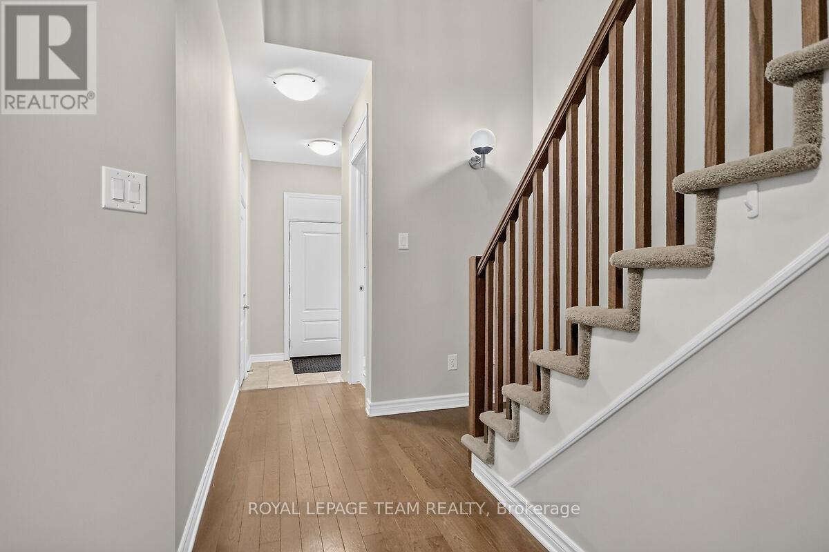 253 Fergus Crescent Property Photo 4