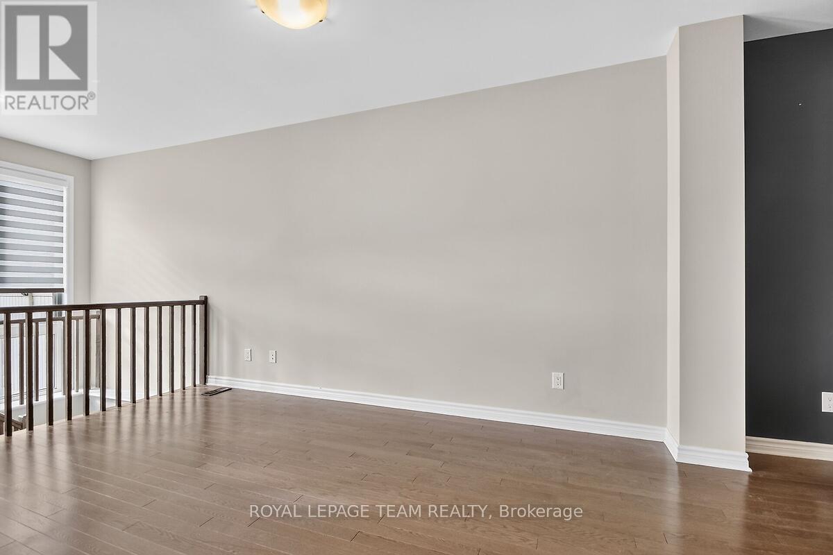 253 Fergus Crescent Property Photo 6