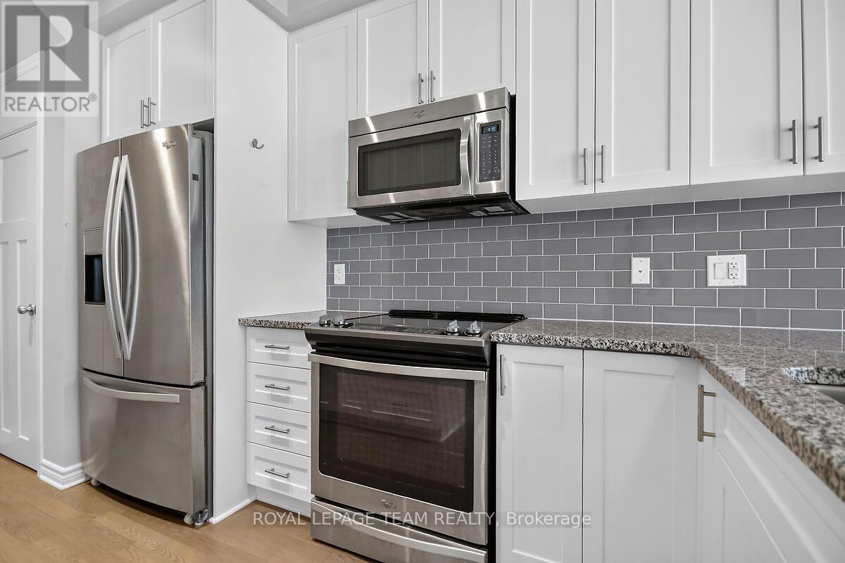 253 Fergus Crescent Property Photo 17