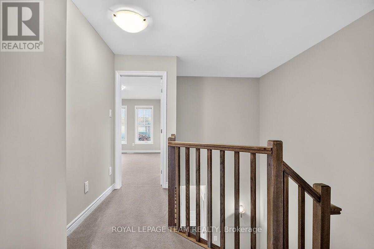 253 Fergus Crescent Property Photo 23
