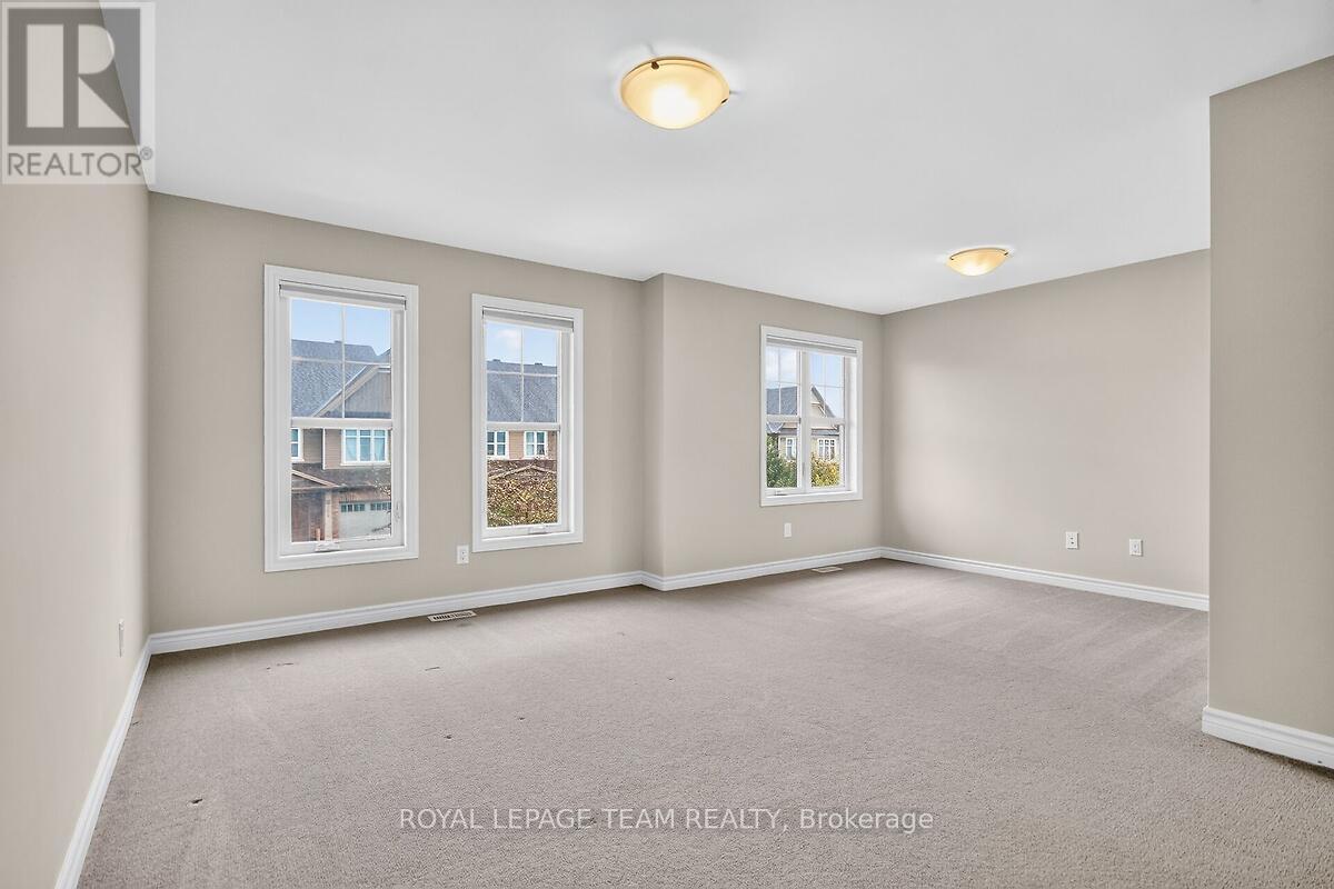 253 Fergus Crescent Property Photo 24