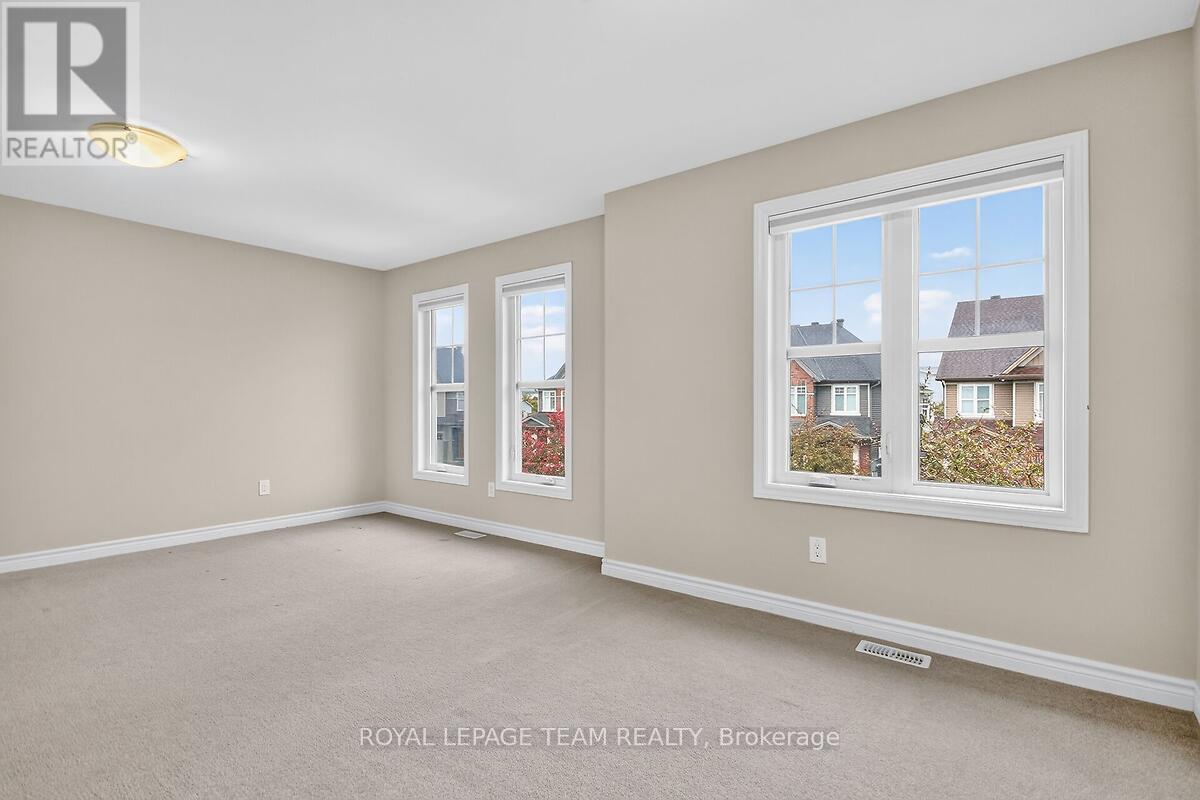 253 Fergus Crescent Property Photo 25