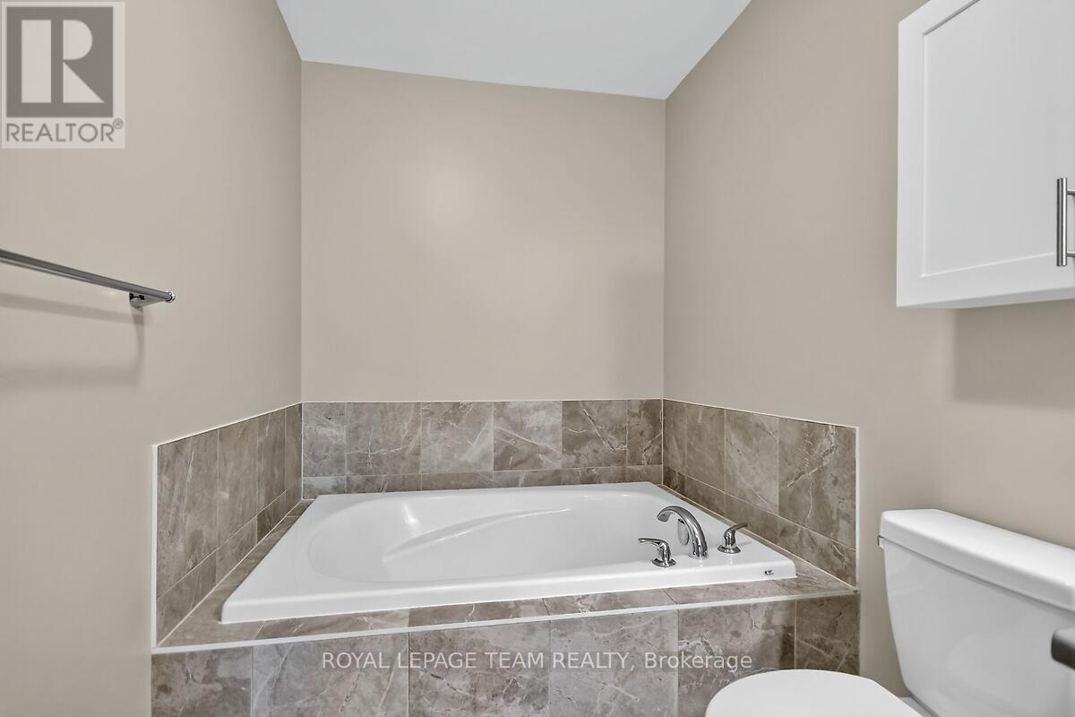 253 Fergus Crescent Property Photo 28