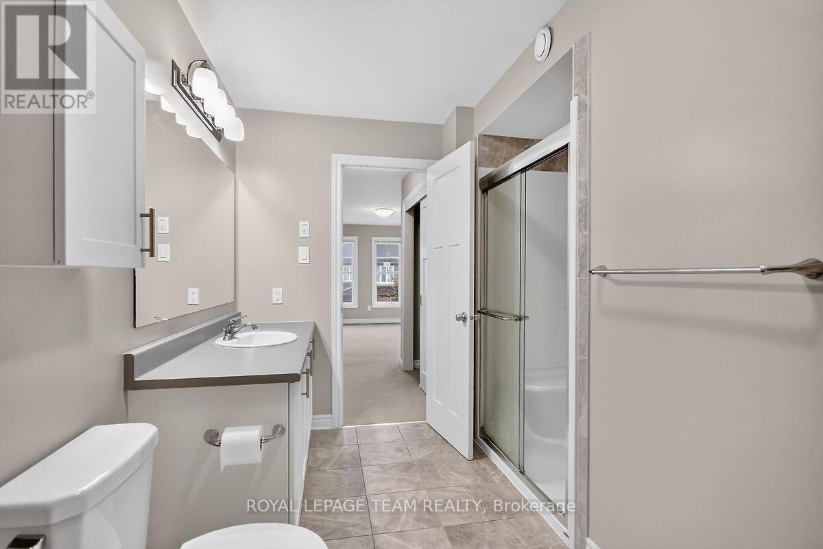 253 Fergus Crescent Property Photo 29