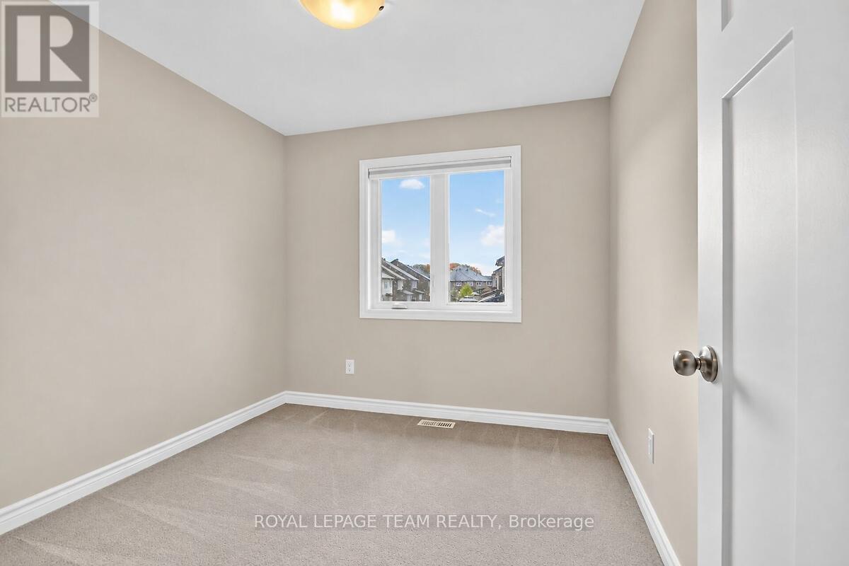 253 Fergus Crescent Property Photo 30