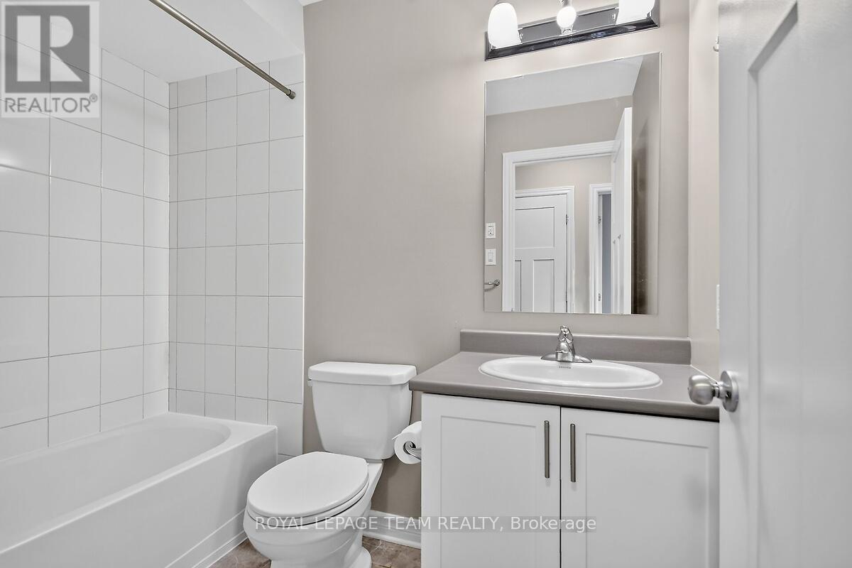 253 Fergus Crescent Property Photo 32