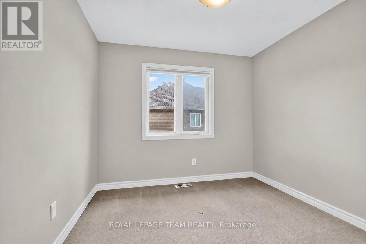 253 Fergus Crescent Property Photo 33
