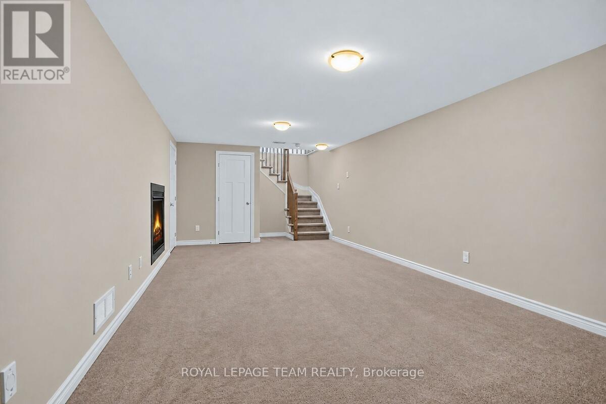 253 Fergus Crescent Property Photo 37