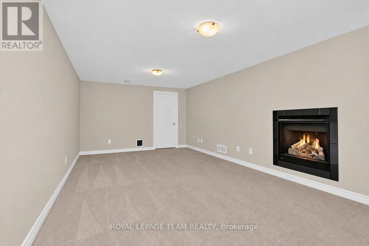 253 Fergus Crescent Property Photo 38