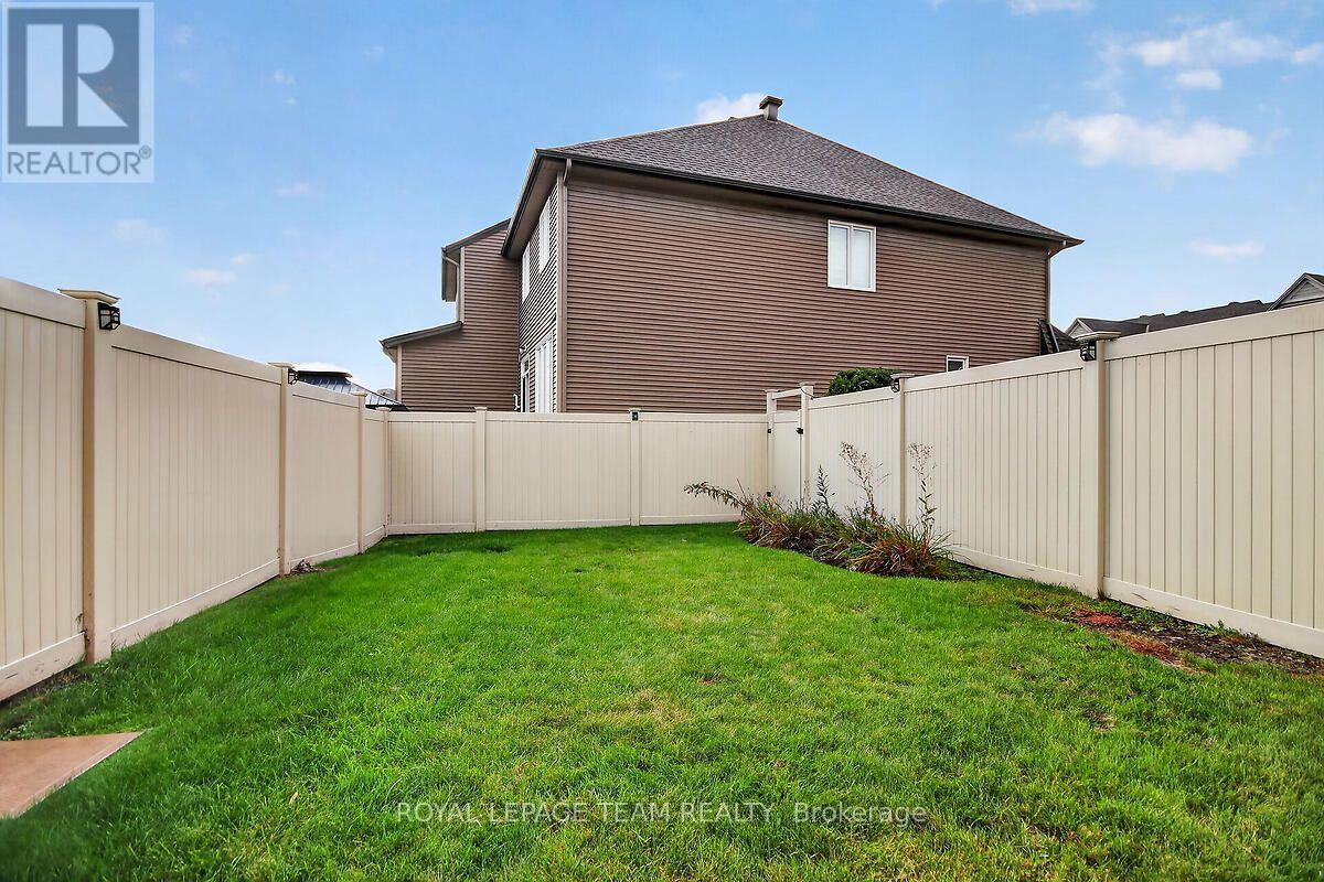 253 Fergus Crescent Property Photo 39