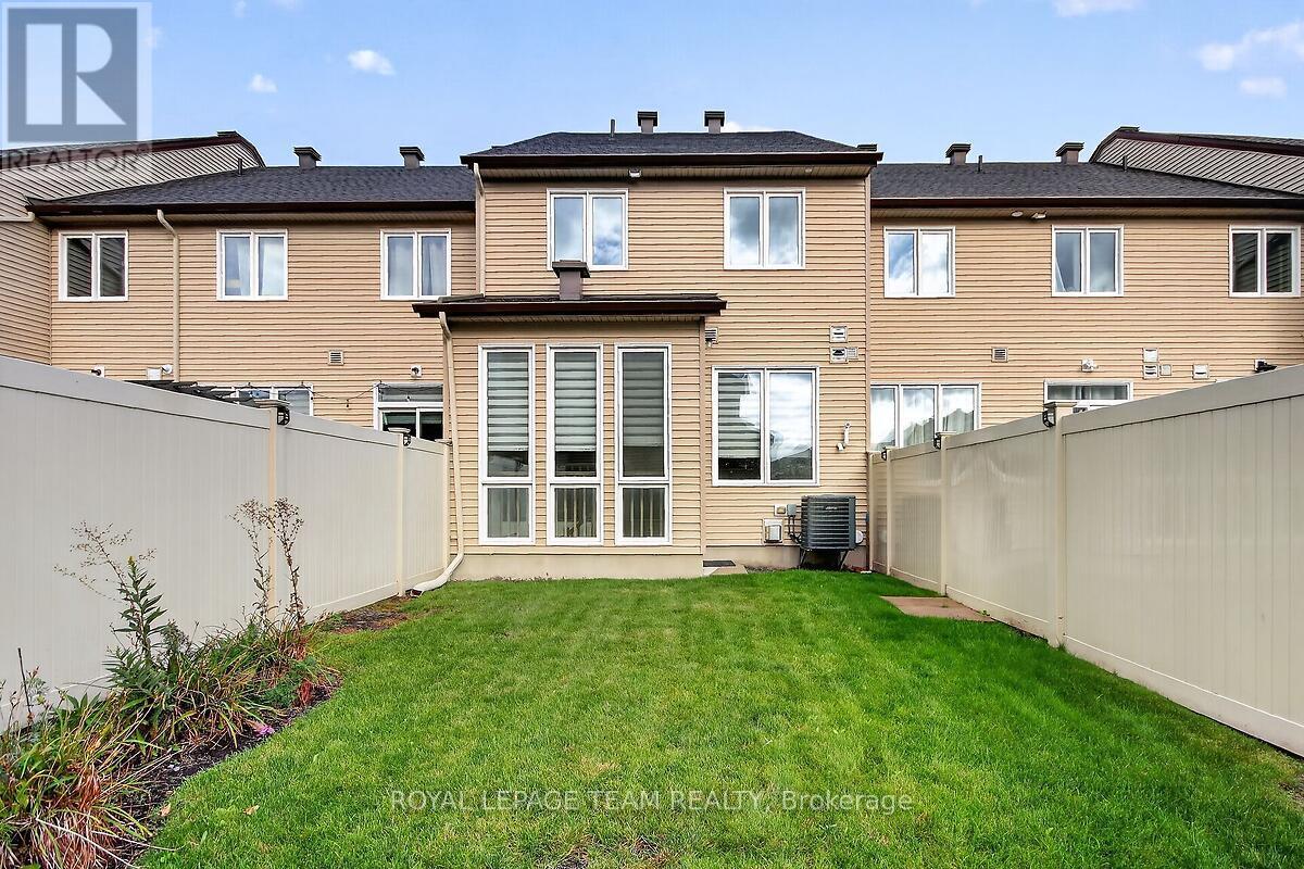 253 Fergus Crescent Property Photo 40