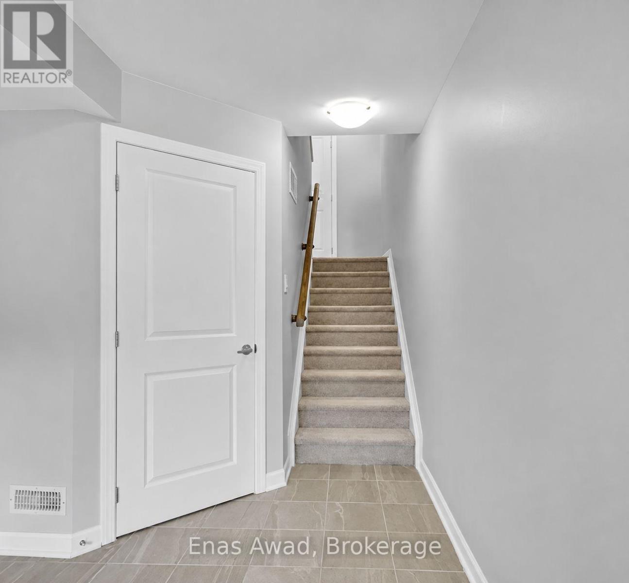 1 - 44 Teelin Circle Property Photo 4