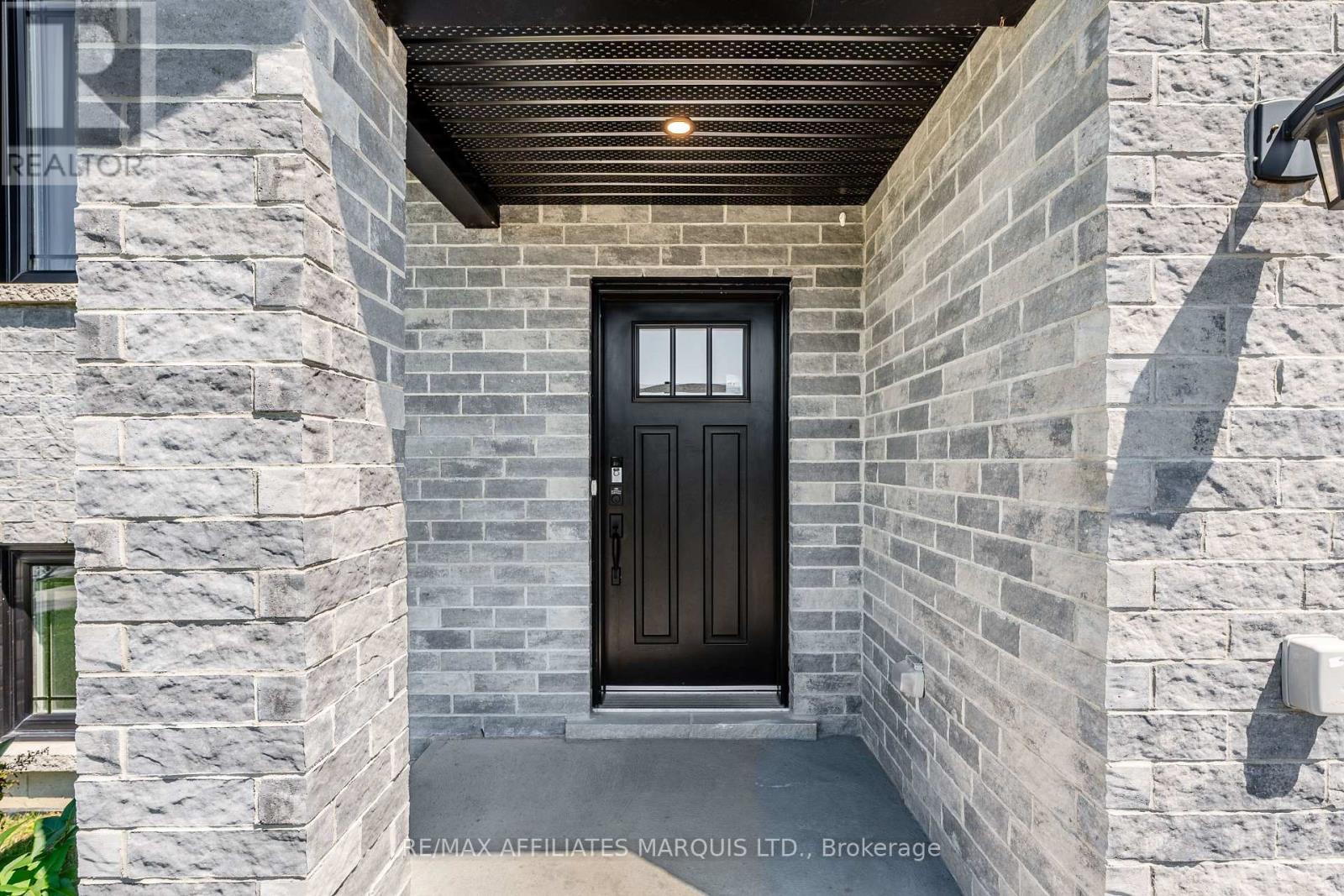 2391 Watson Crescent Property Photo 4