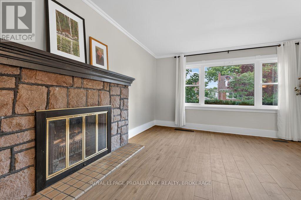 265 College Street Property Photo 4