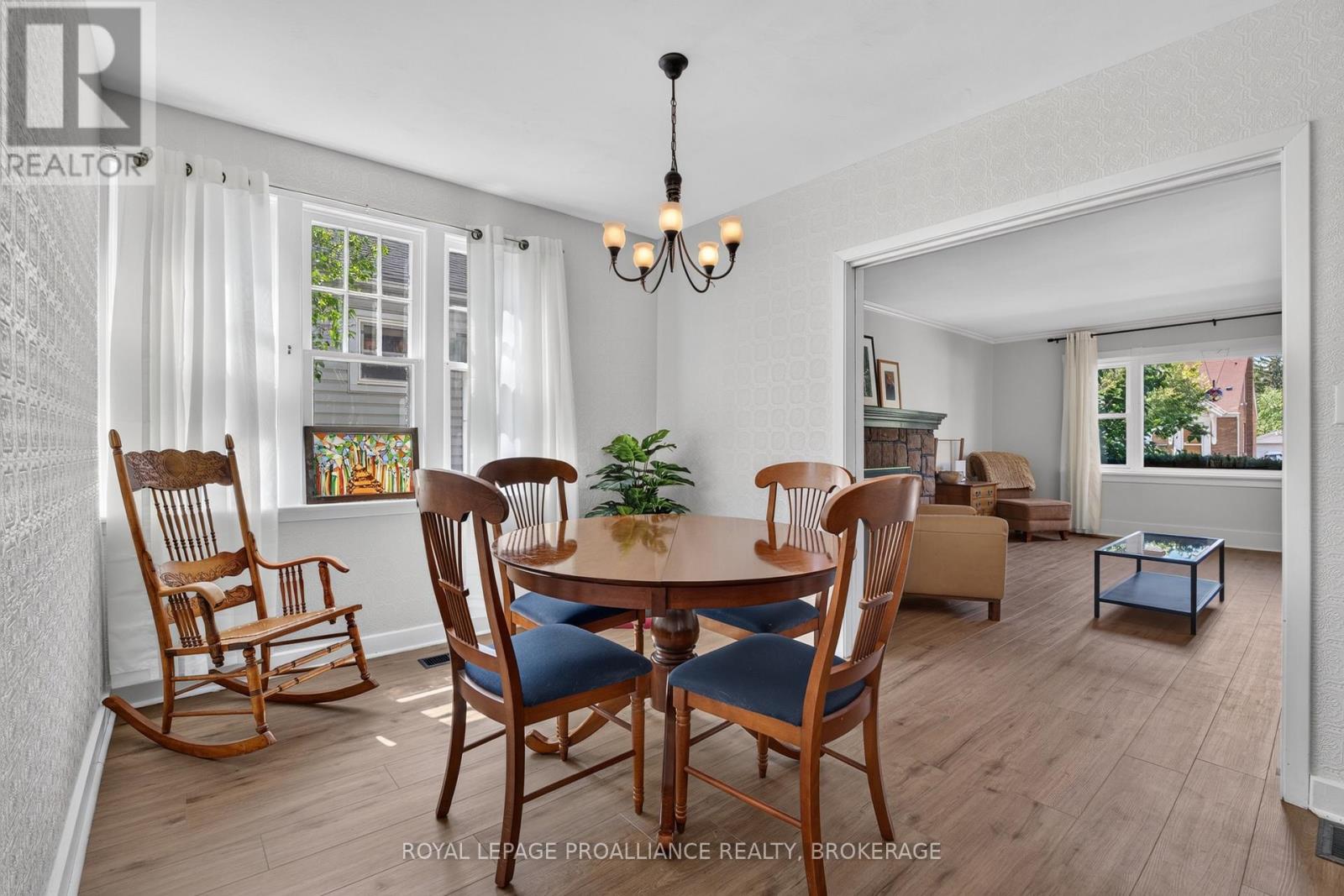 265 College Street Property Photo 12