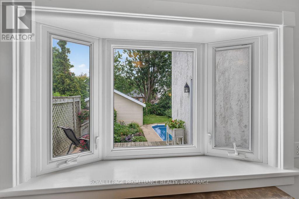 265 College Street Property Photo 14