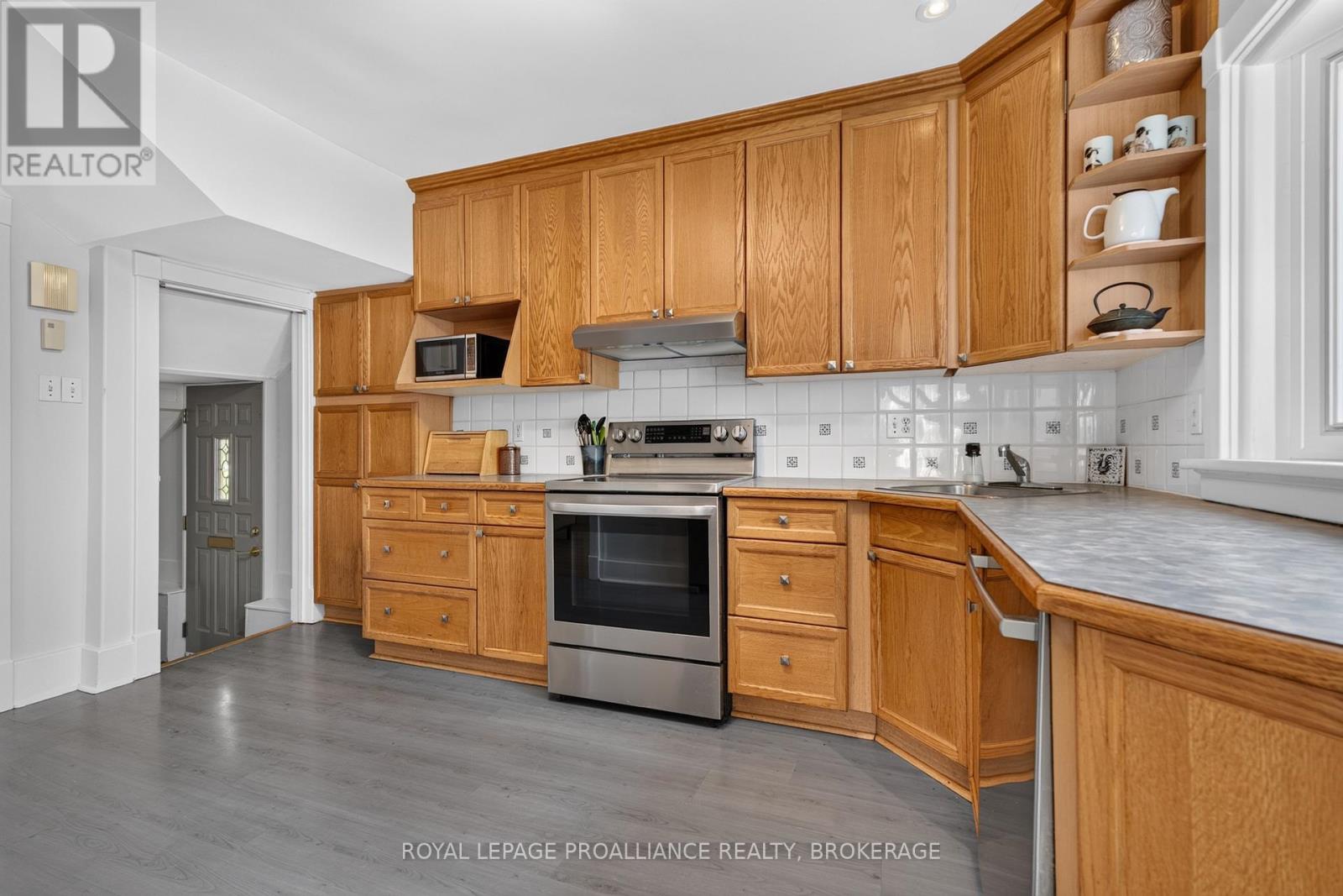 265 College Street Property Photo 15