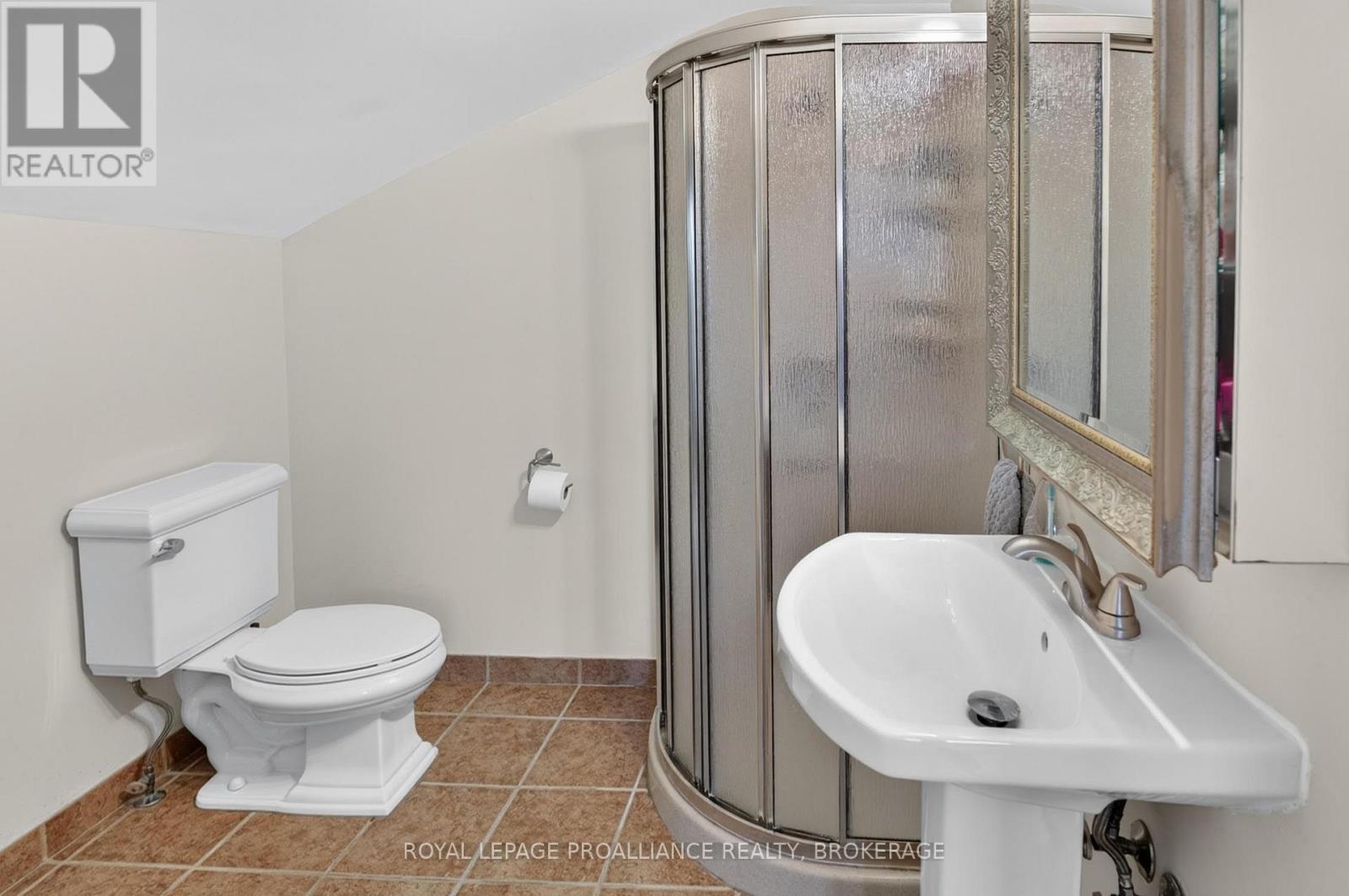 265 College Street Property Photo 17