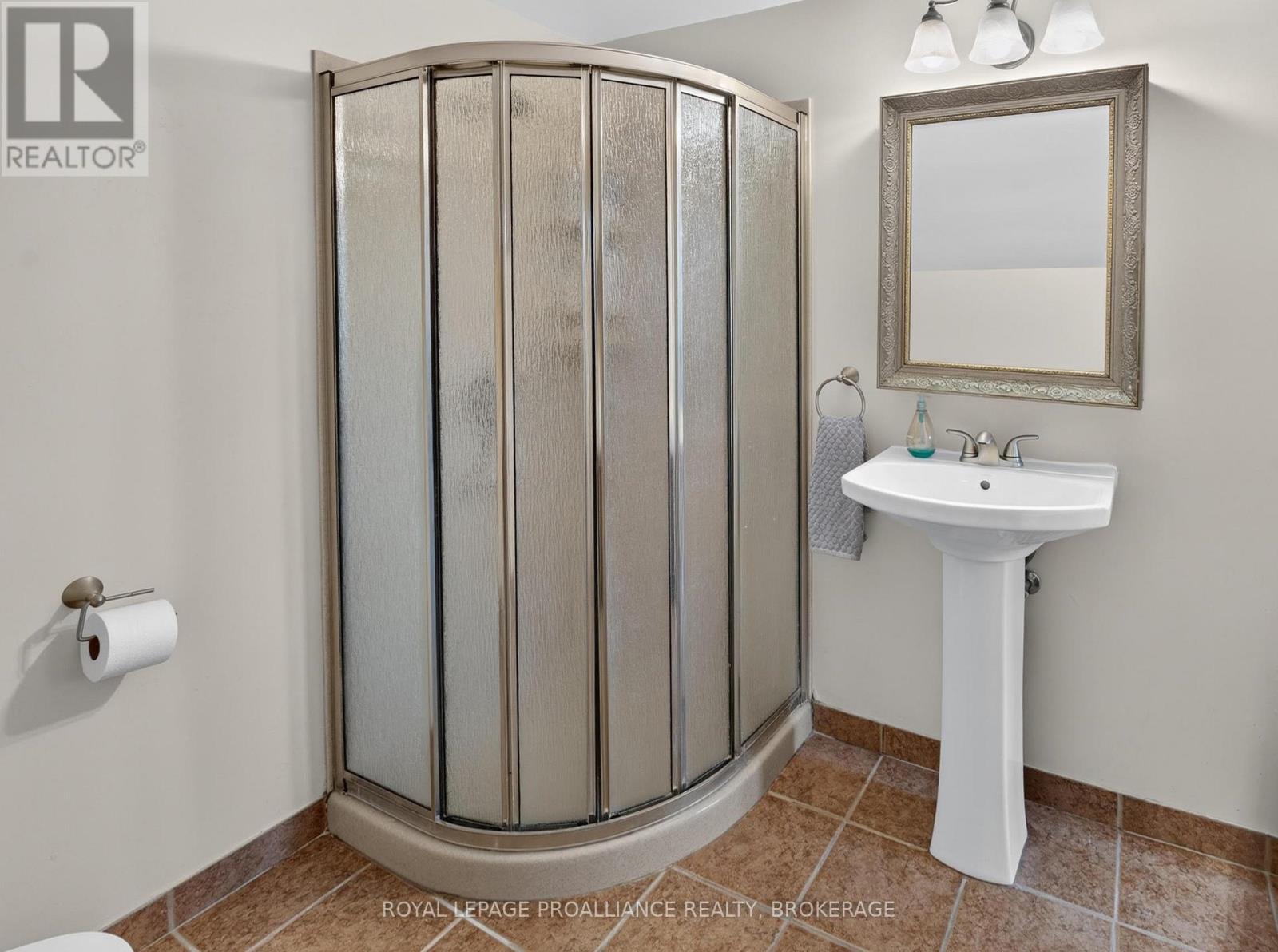 265 College Street Property Photo 18