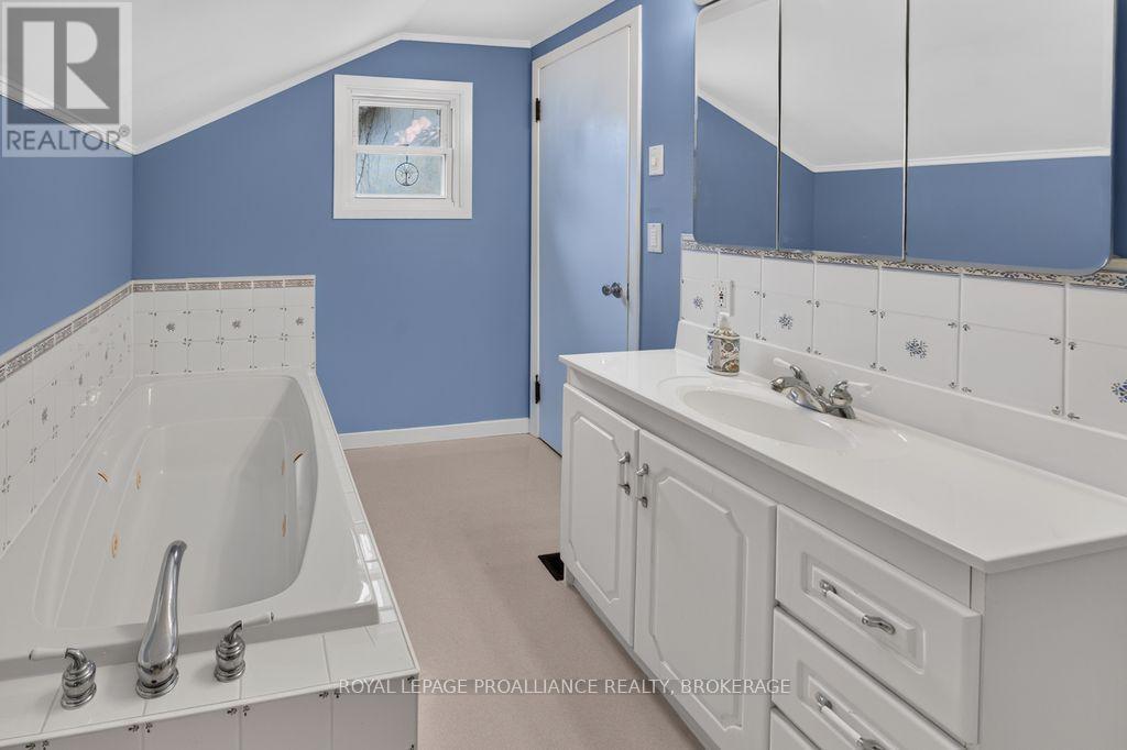 265 College Street Property Photo 21