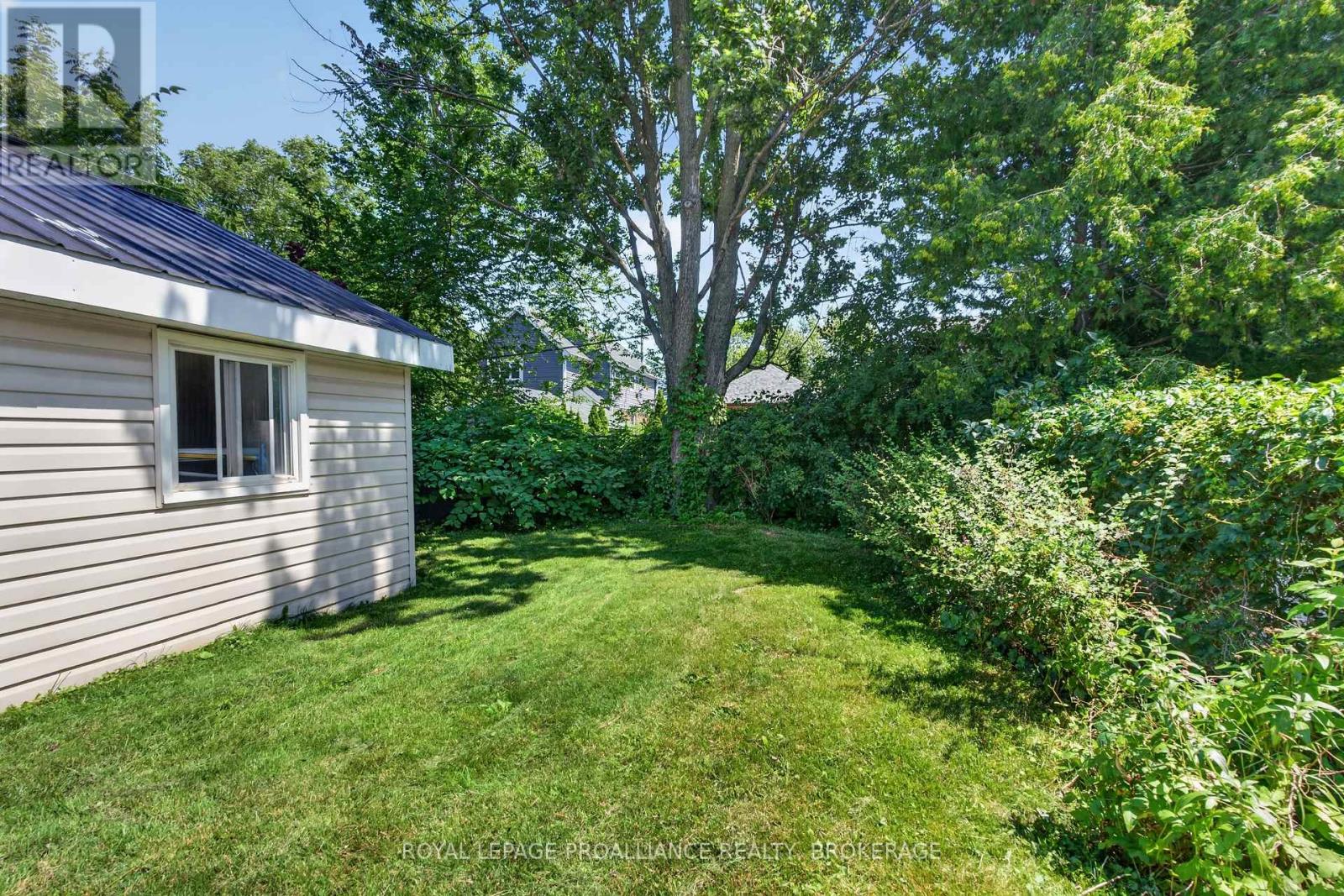 265 College Street Property Photo 27