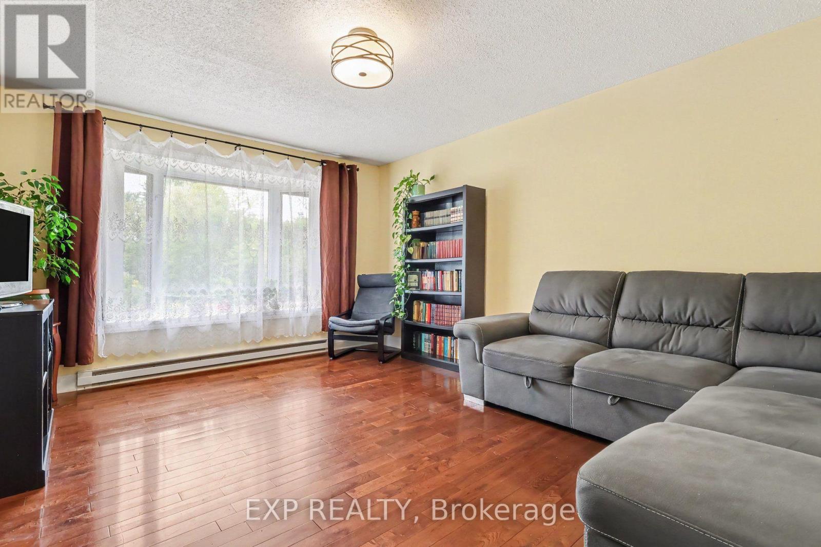 26 - 1594 Fortier Street Property Photo 4