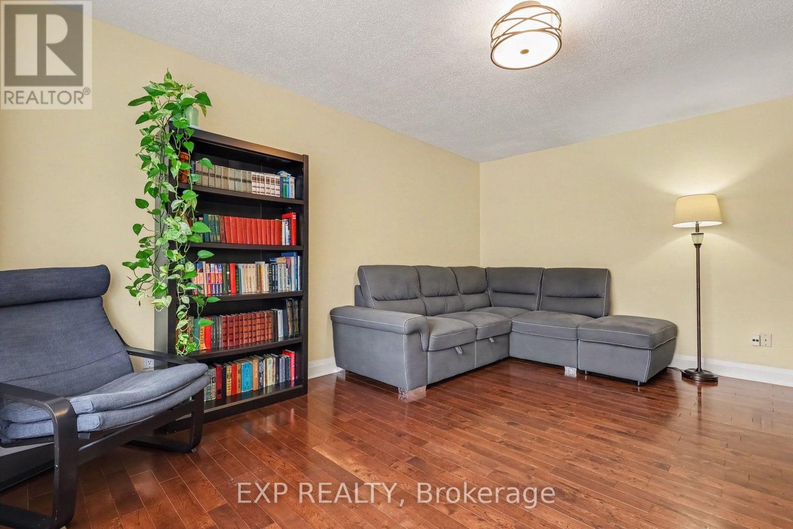26 - 1594 Fortier Street Property Photo 5
