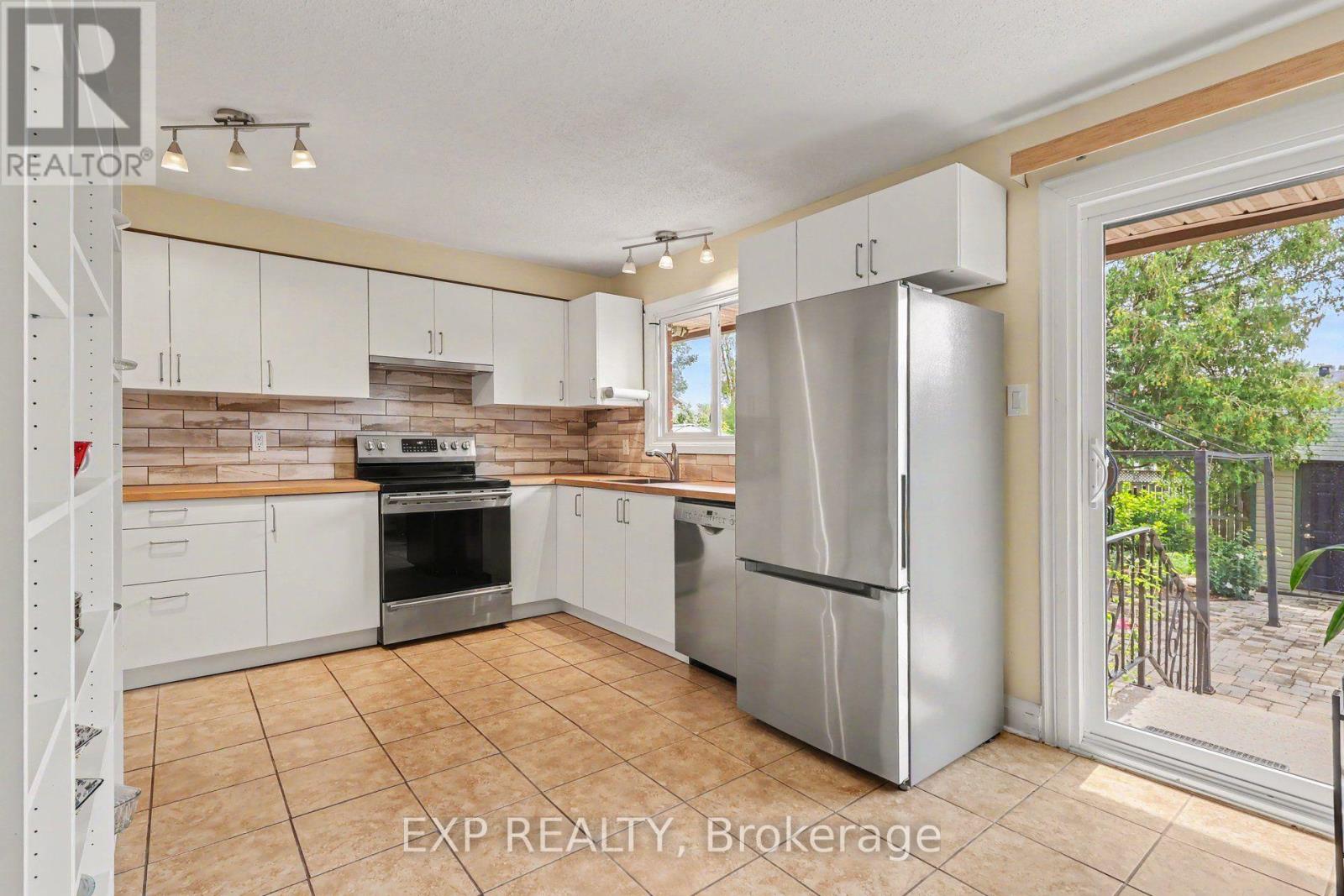 26 - 1594 Fortier Street Property Photo 9