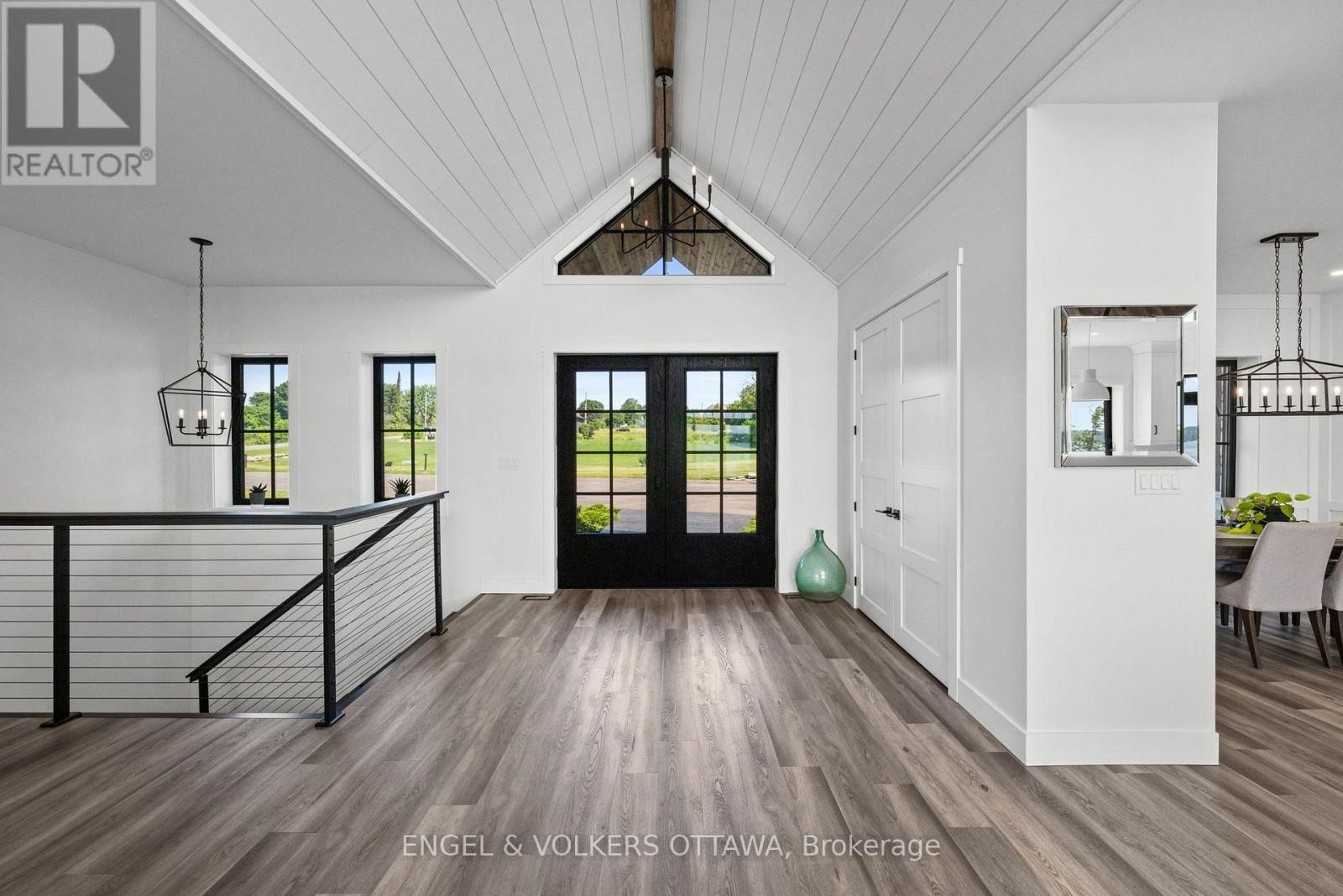 5 Shoreside Way Property Photo 4
