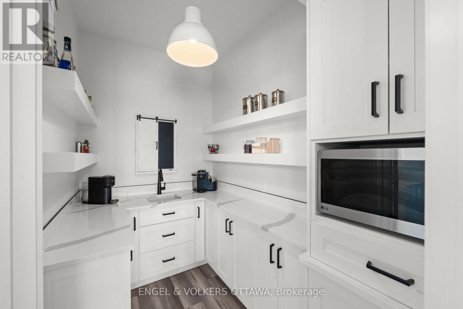 5 Shoreside Way Property Photo 10
