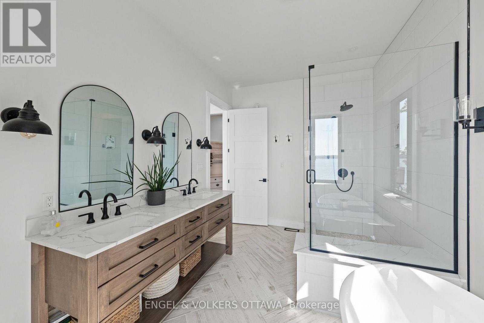 5 Shoreside Way Property Photo 13