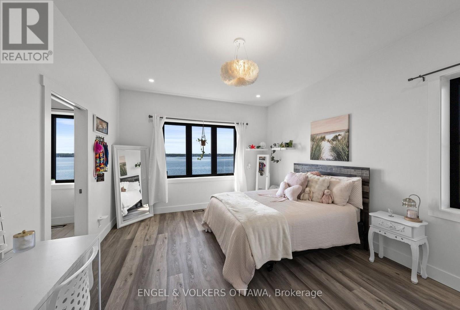 5 Shoreside Way Property Photo 15