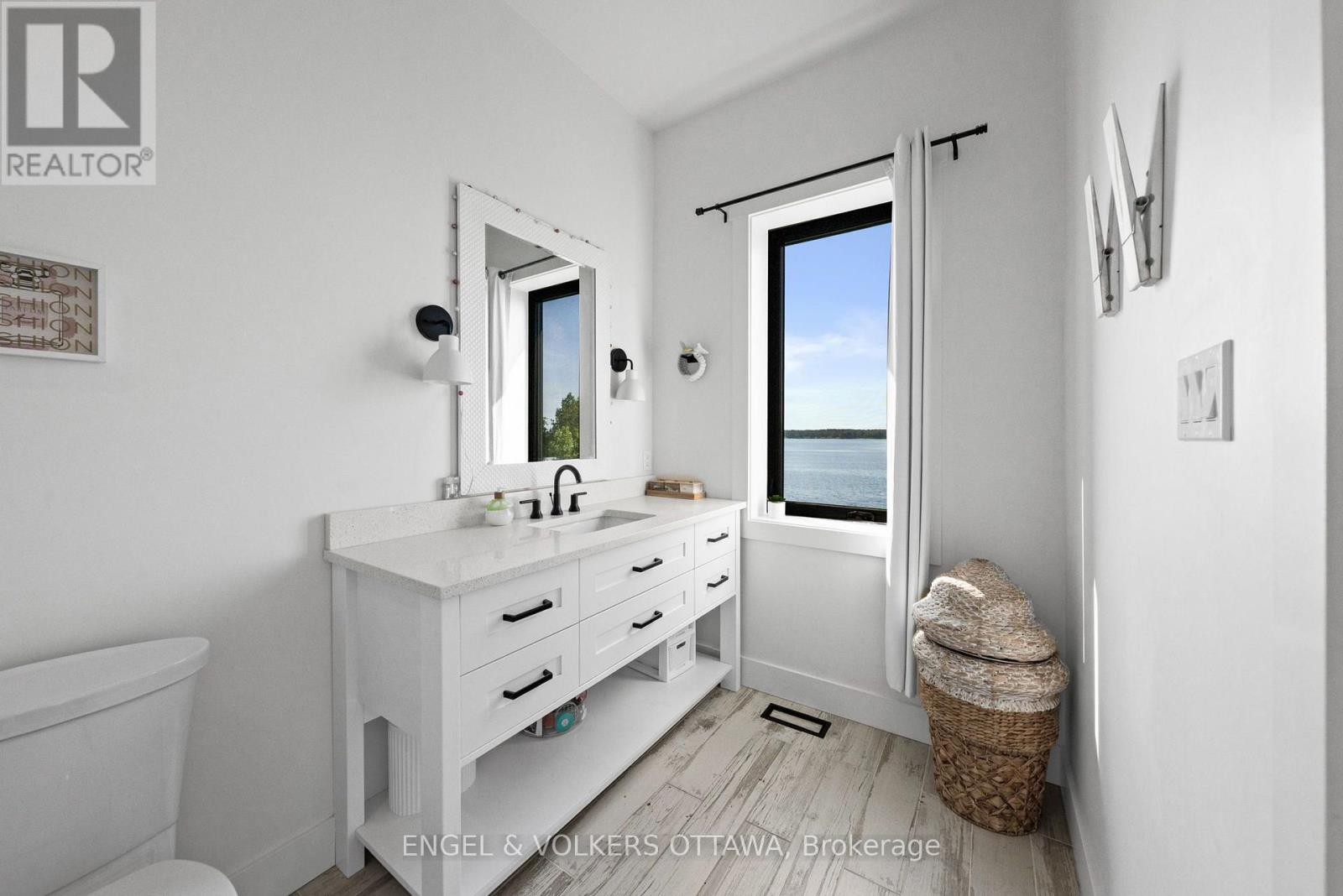 5 Shoreside Way Property Photo 16