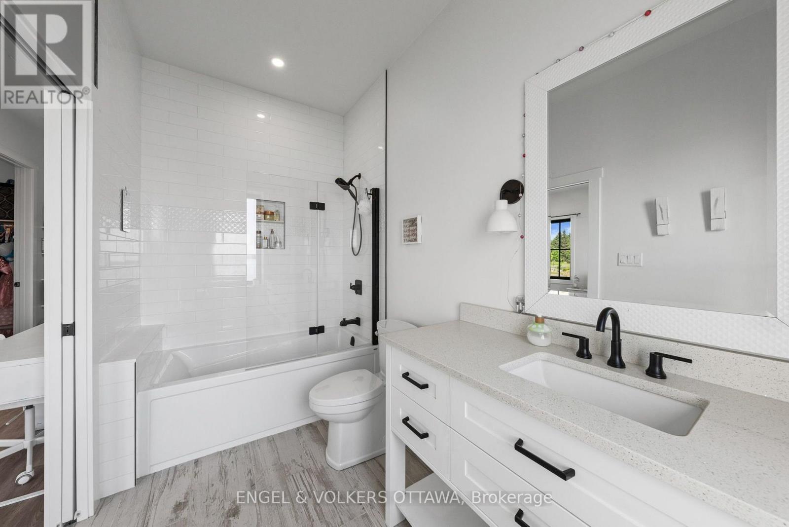 5 Shoreside Way Property Photo 17