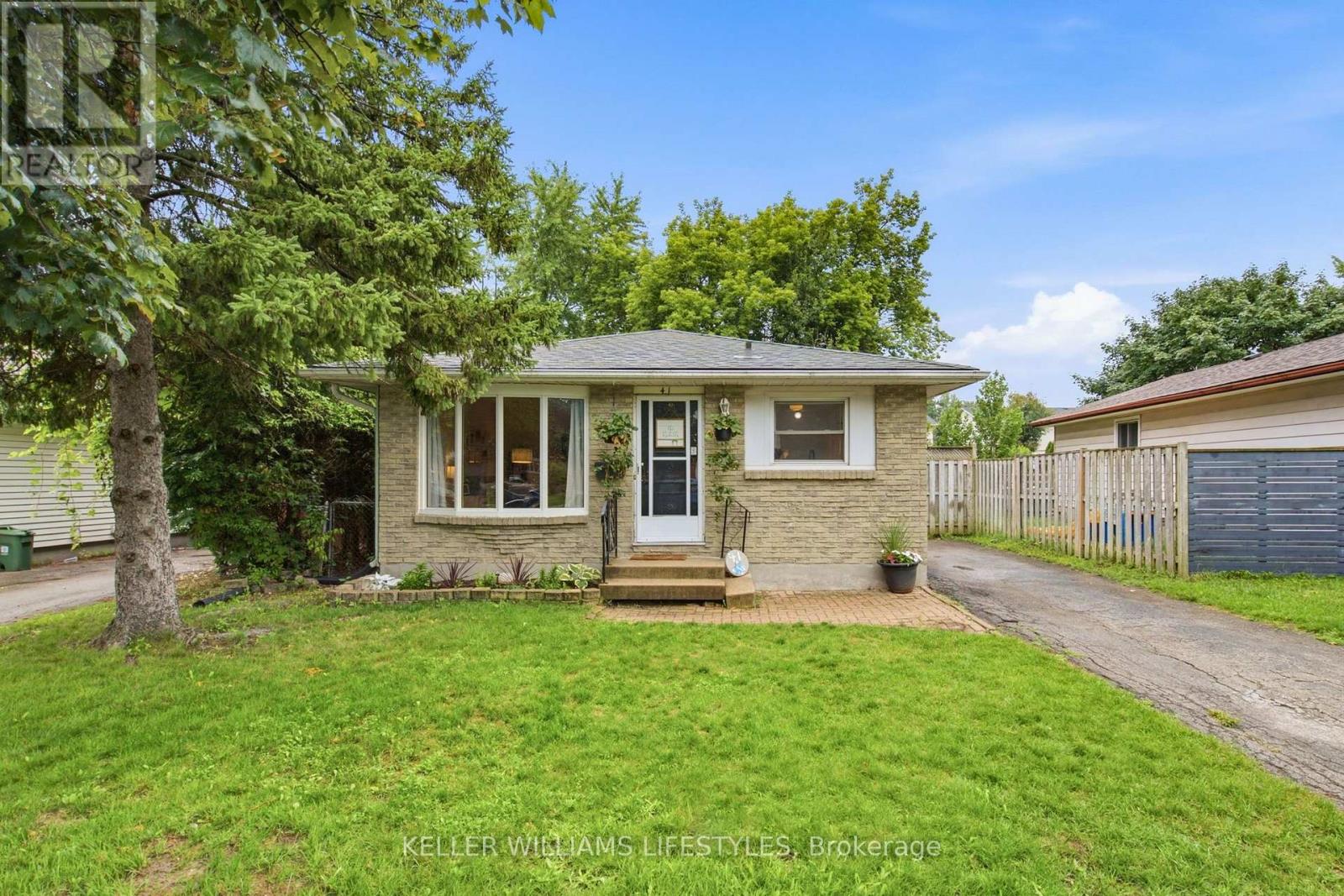 41 SCOTCHMERE CRESCENT Property Photo 1