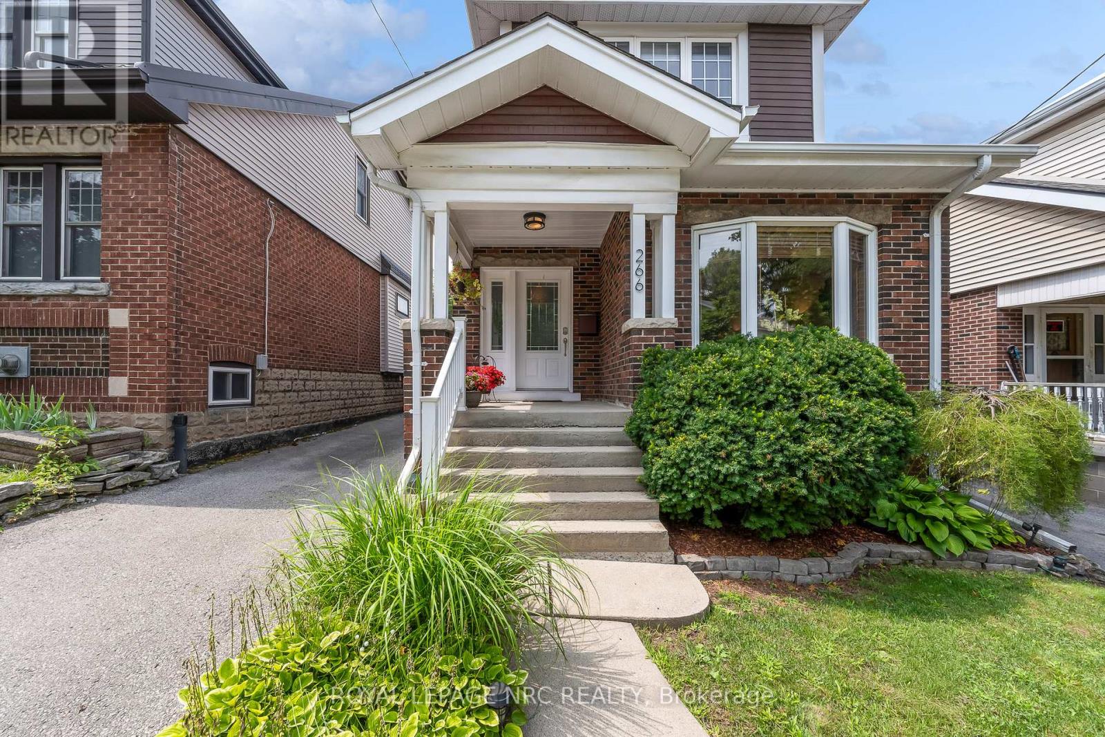 266 London Street S Property Photo 1