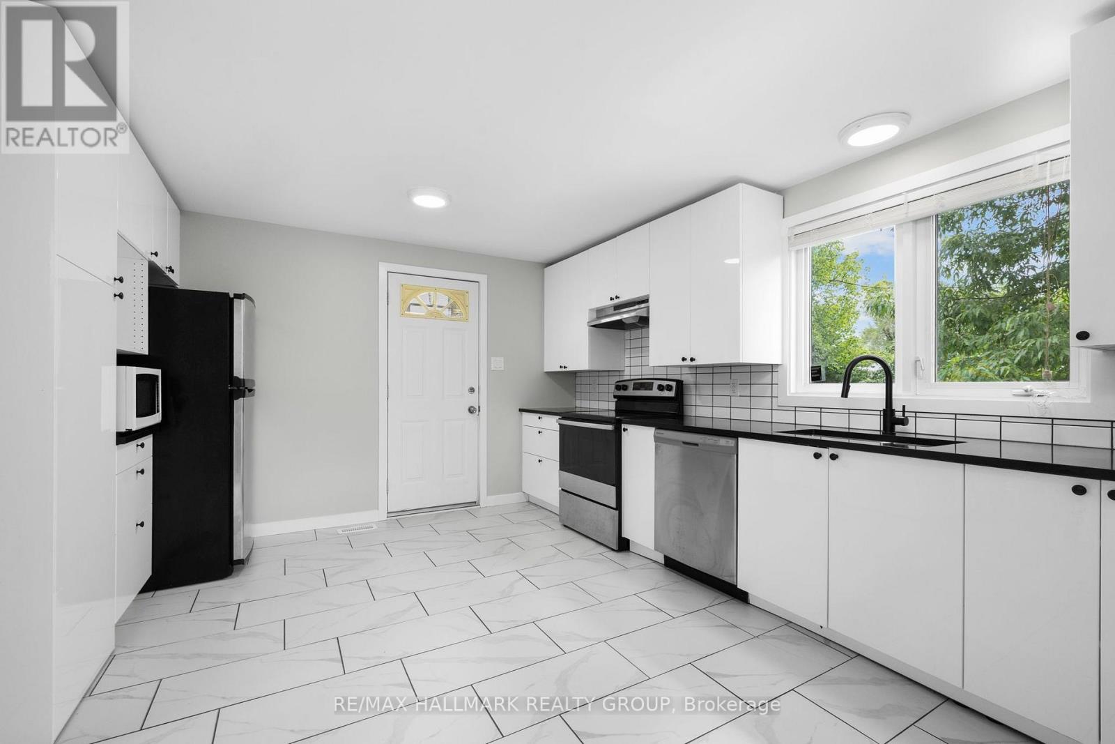 84 Chesterton Drive Property Photo 11