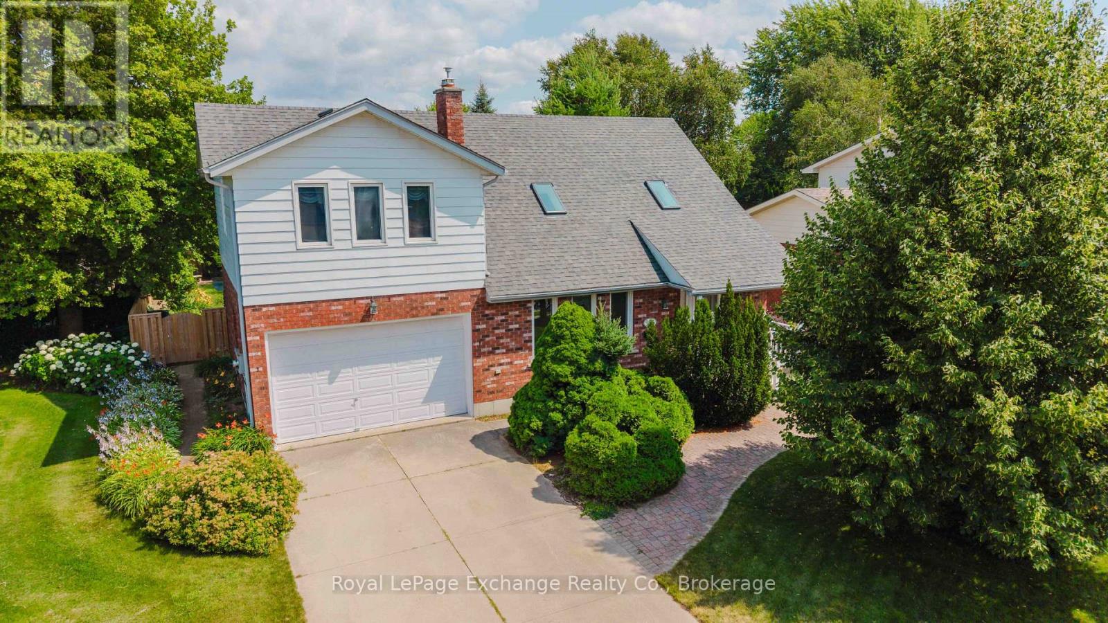 953 Parkwood Drive Property Photo 1