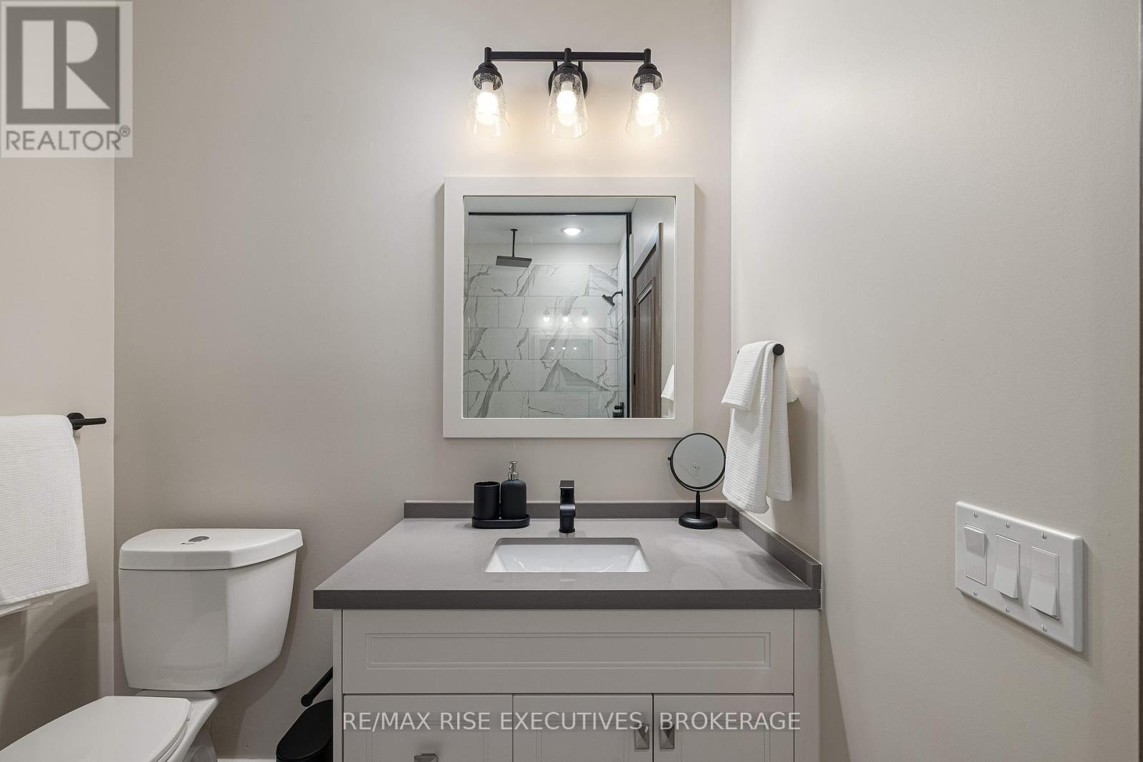 315 - 2274 Princess Street Property Photo 18