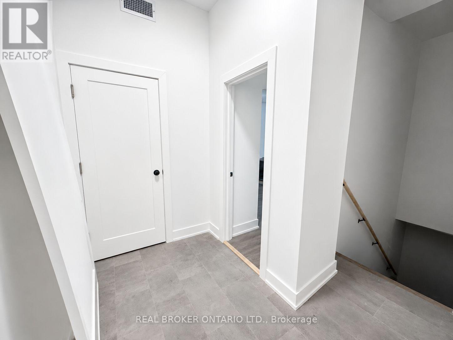 1127 Main Street E Property Photo 4